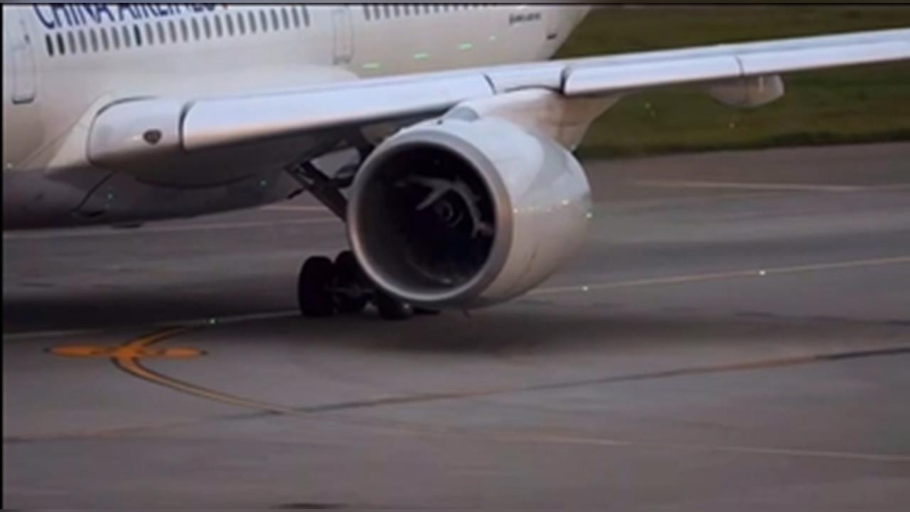 華航CI006班機引擎捲入垃圾袋　急返登機門檢查