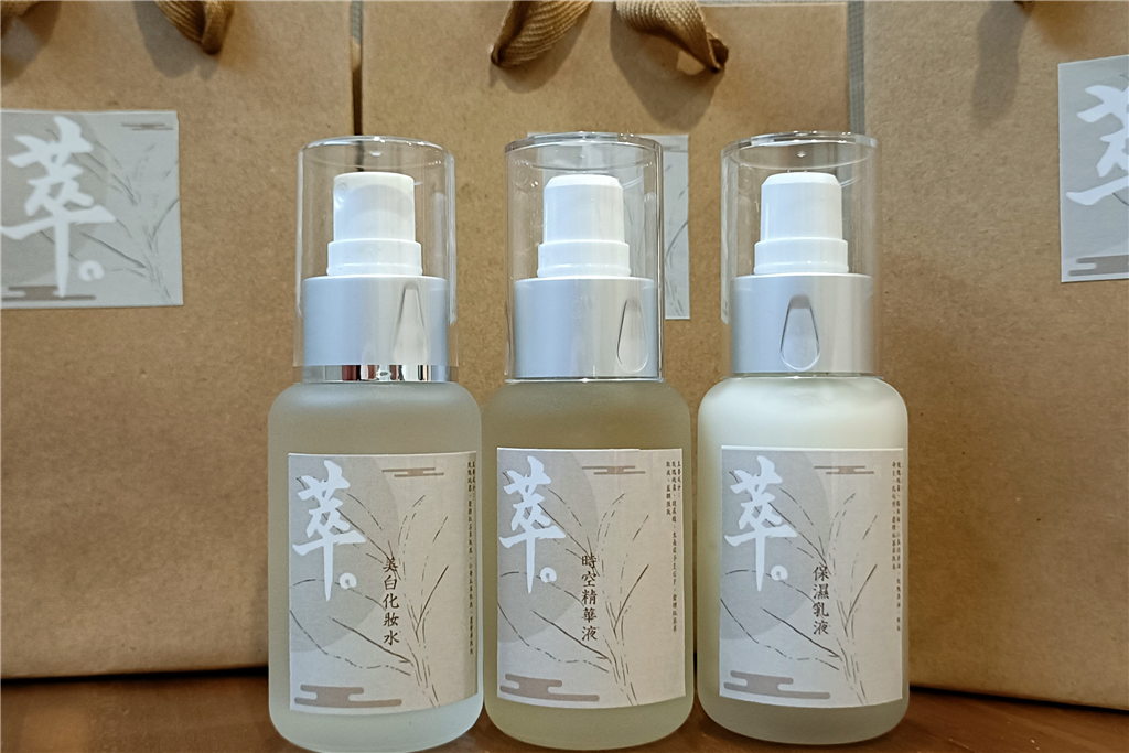 紅茶泡完的茶渣竟能變身天然護膚品？茶改場酵素分解萃取技術創造循環利用新價值