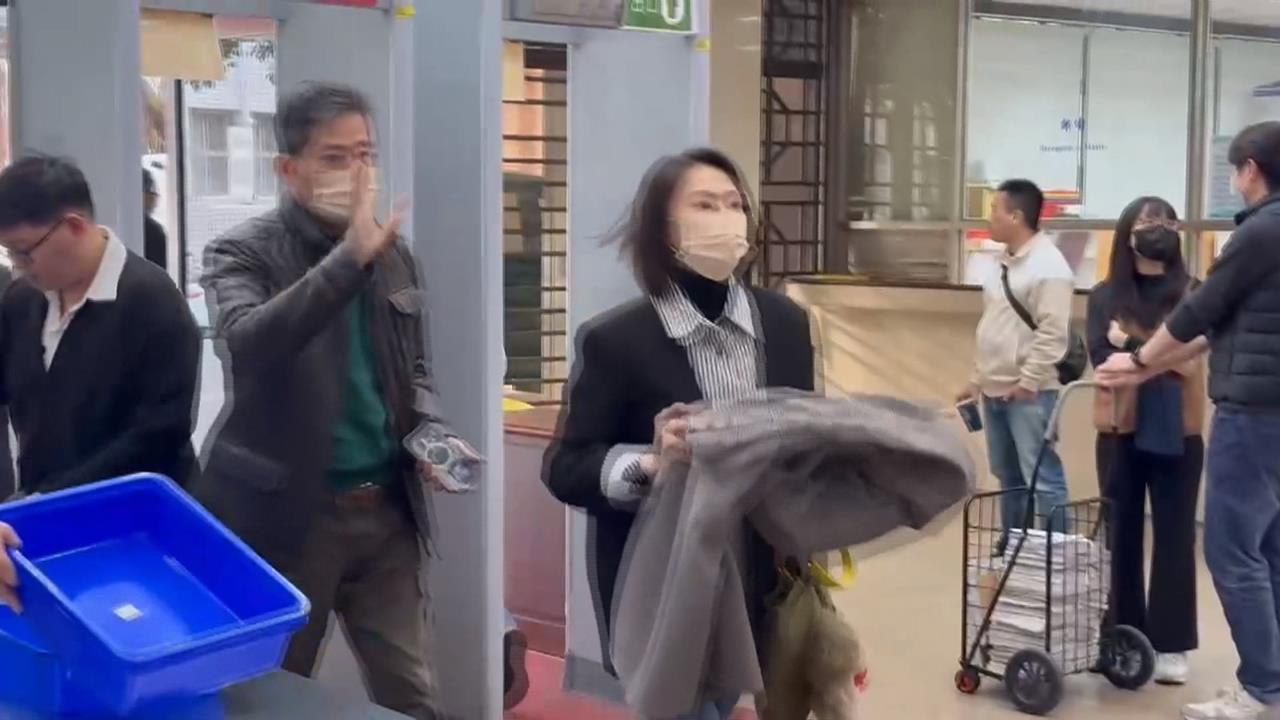 蕭大陸出庭護愛反擊「小三說」　咬定與侯怡君、張金鳳沒重疊交往