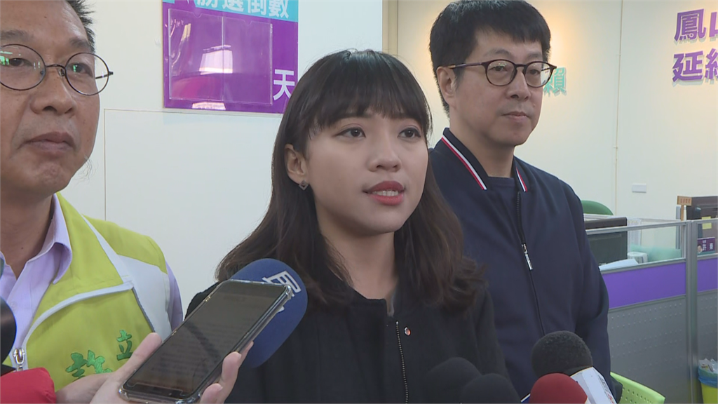 快新聞／高雄市公車驚見中國標語 黃捷：是不小心還是不用心？