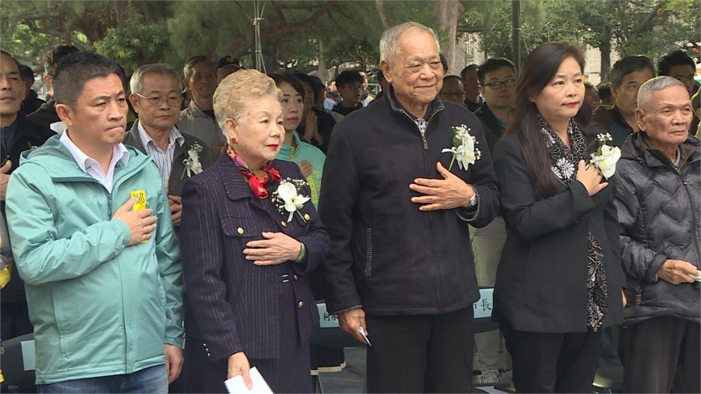 出席228和平公園追思音樂會 柯媽媽感傷落淚