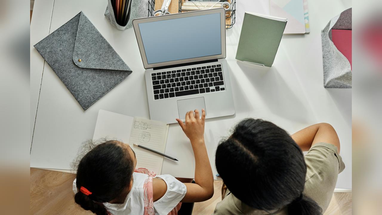 女性無酬照顧5年僅減0.15小時　93.9%婚後做家務