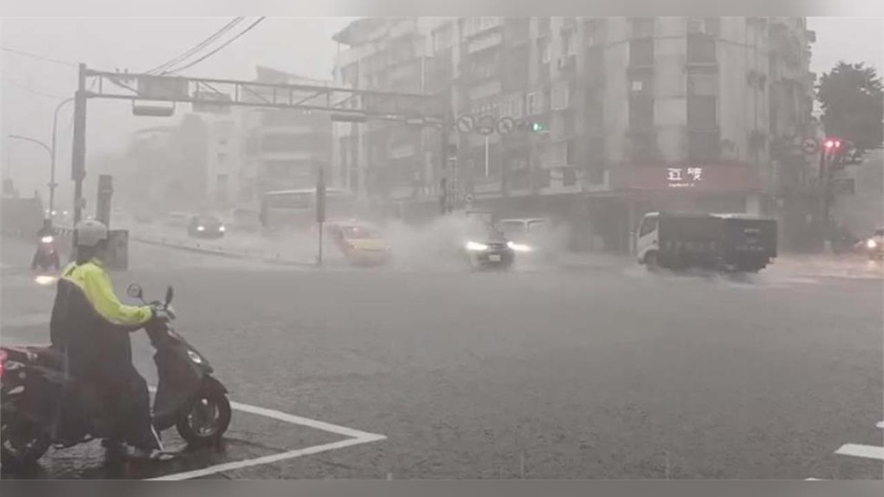 快新聞／「白海豚」外圍環流發威！12縣市豪大雨特報　下到晚上