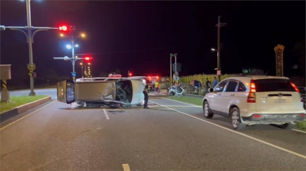 快新聞／花蓮路口驚見「一抹黑影」！轎車急閃翻覆　車上7人全送醫