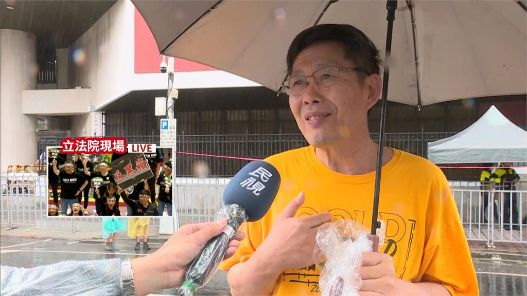 上街反黑箱!民眾批立委應「通過考試」再就任 笑諷:憲法常識都沒有