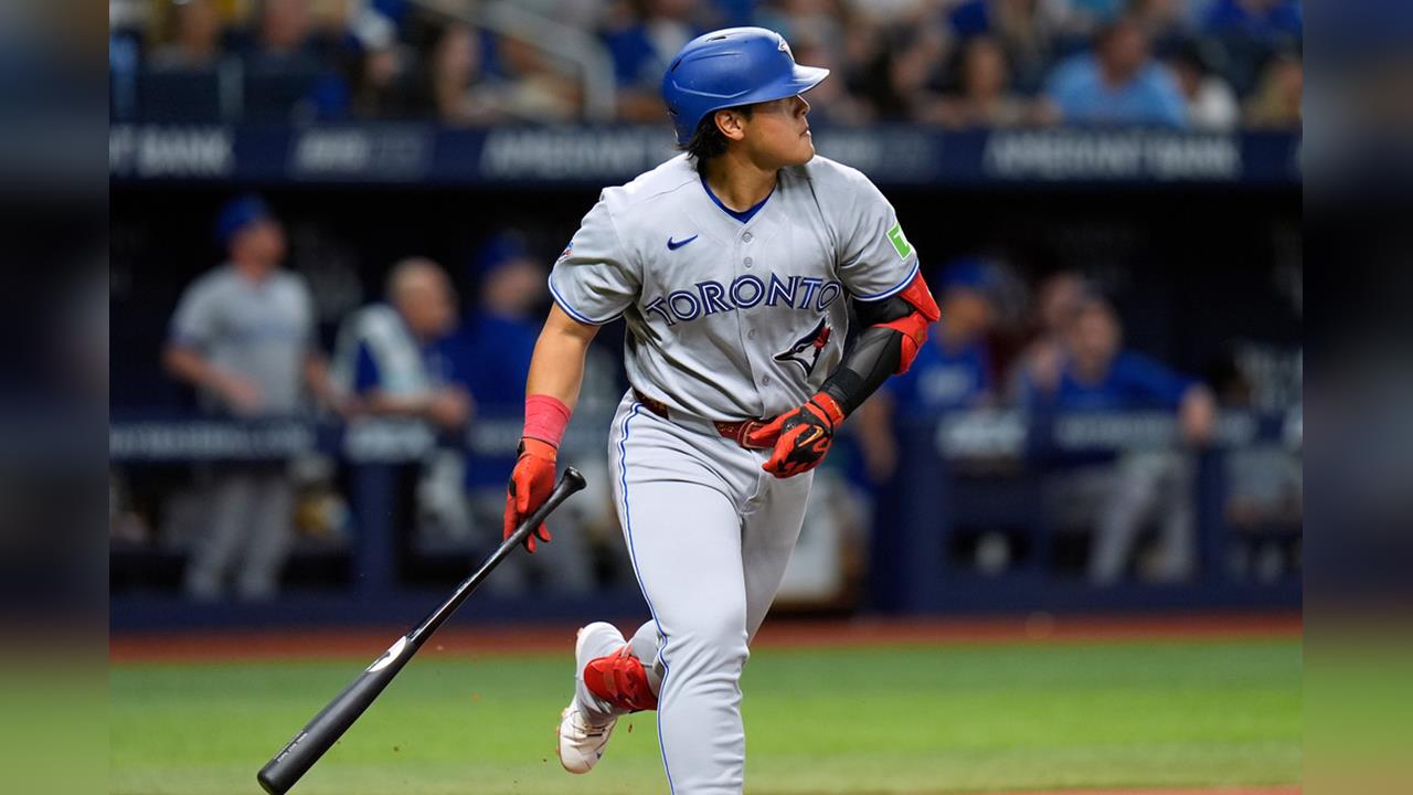 MLB(影)／岡本和真「核彈級」442英呎轟！突破24年障礙　創藍鳥新人新紀錄