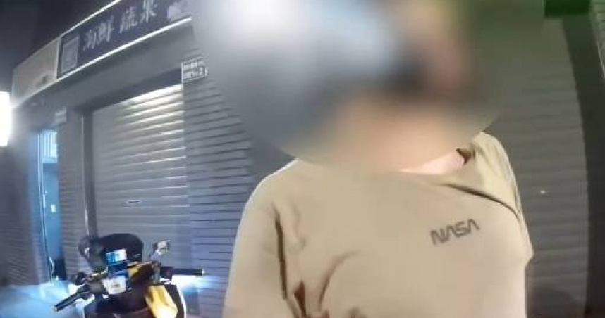 逆向險撞重機騎士!男不滿遭飆罵 狂追推肩毀手機架慘了