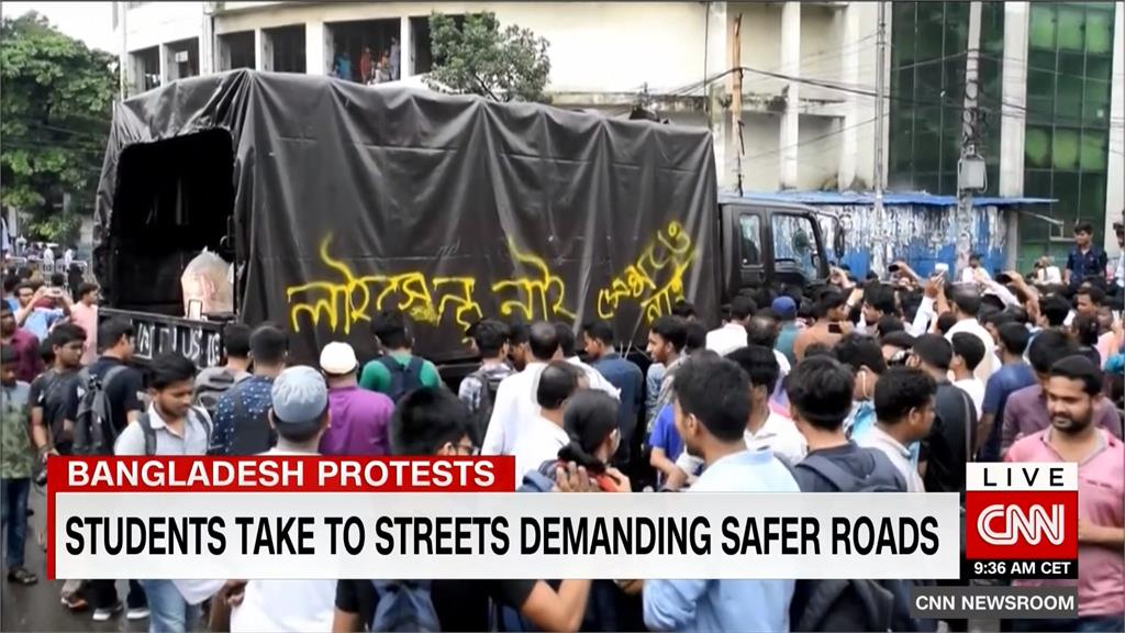 孟加拉學生示威第7天 警祭催淚瓦斯驅逐
