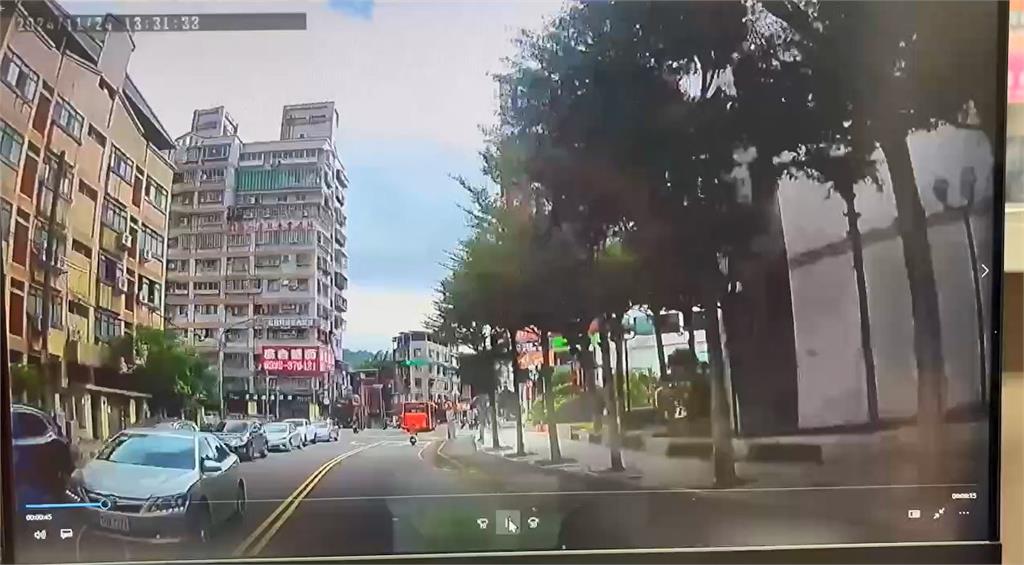 快新聞／驚！土城父「揹兒走路」不慎跌倒　9月男嬰頭部重創送醫