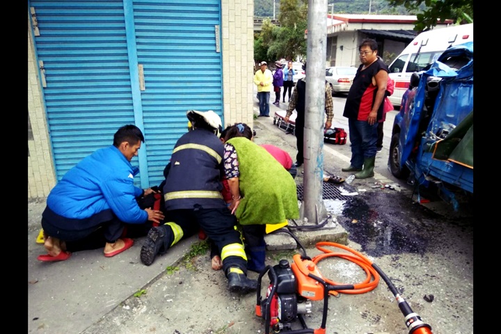 花蓮瑞穗小貨車遭撞 駕駛一度沒心跳