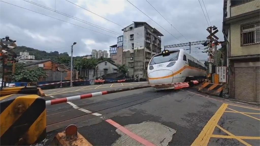 暖暖平交道柵欄升降只有6秒...議員轟台鐵無作為 要求改善