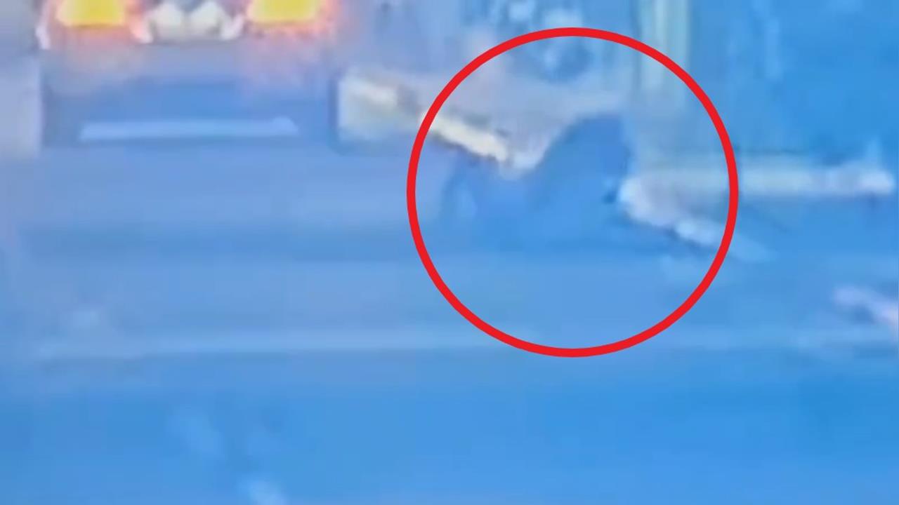 快新聞／斧頭幫再現？北市大安深夜「2男持斧頭砍人」　1嫌在逃中