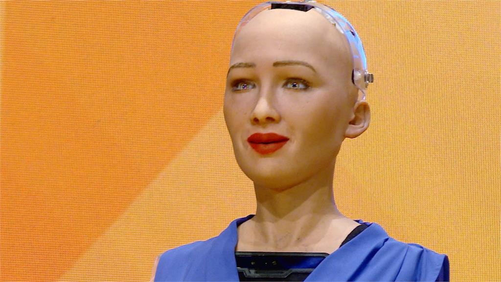 機器人公民蘇菲亞來台 外表原來是仿照「她」