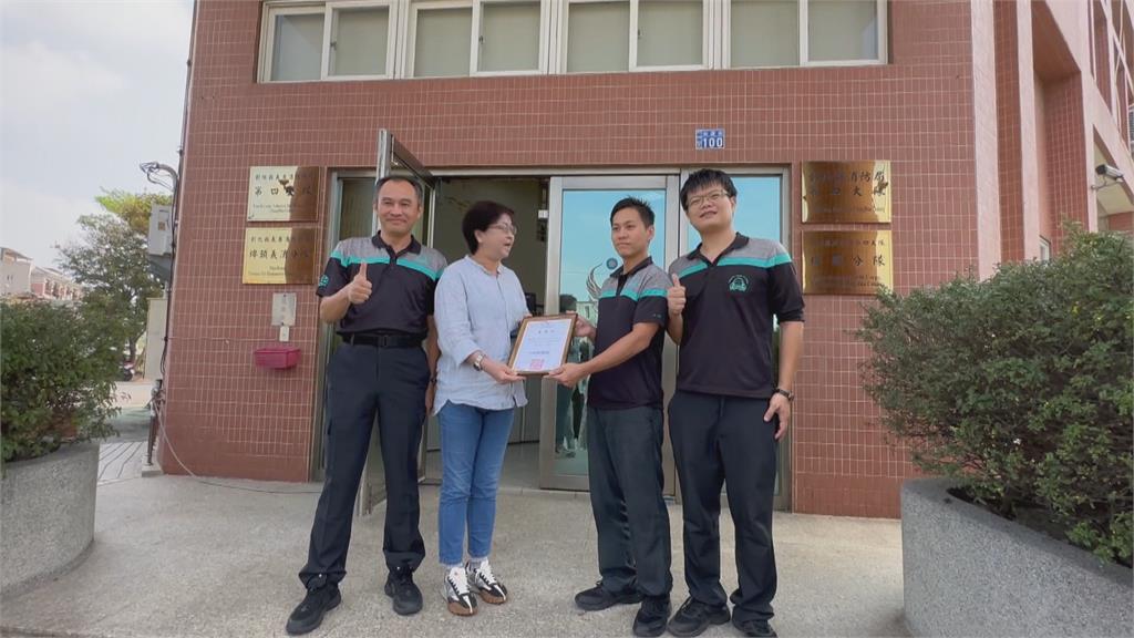 球友昏倒失去意識　菜鳥消防員場邊CPR搶命