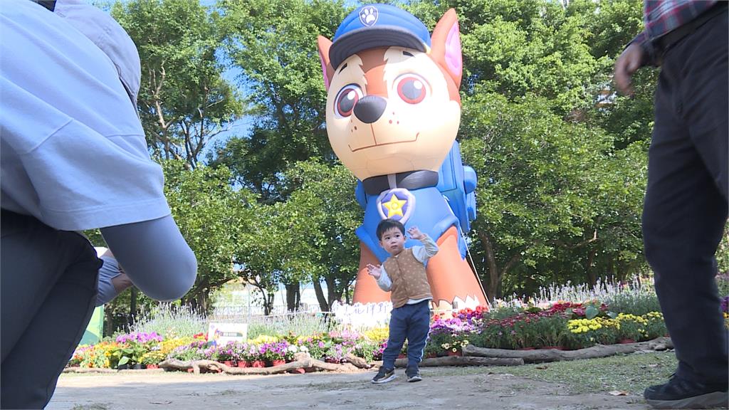 台北花伴野餐結合「汪汪隊」　六米高「阿奇」現身大安森林公園