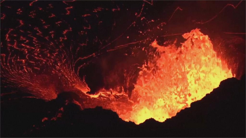 夏威夷火山爆發三週　滾滾岩漿續噴地震頻頻