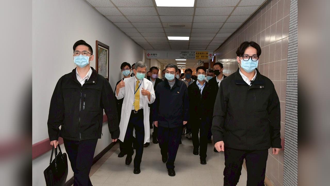 快新聞／昏迷指數5至7！卓榮泰南下高雄探視陳光復　高榮曝最新病況