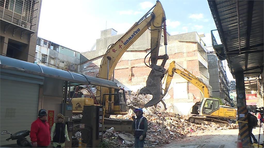 新北三重六張街民宅倒塌！住戶痛失家園淚崩64戶162人緊急安置