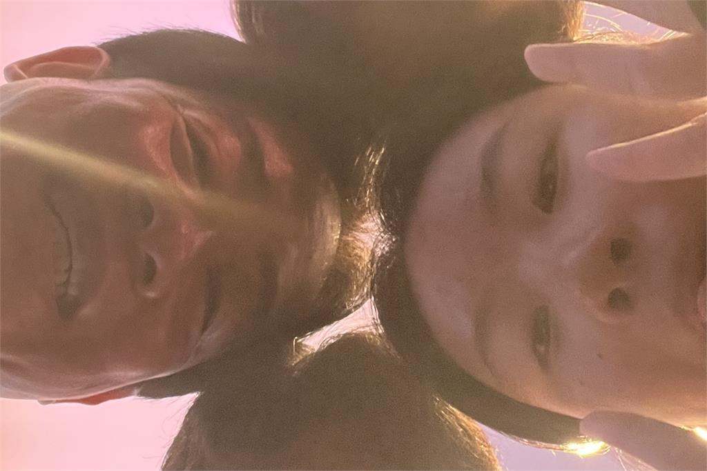 快新聞／座談連答11題！與中學生親切合照　賴總統各種自拍「來者不拒」