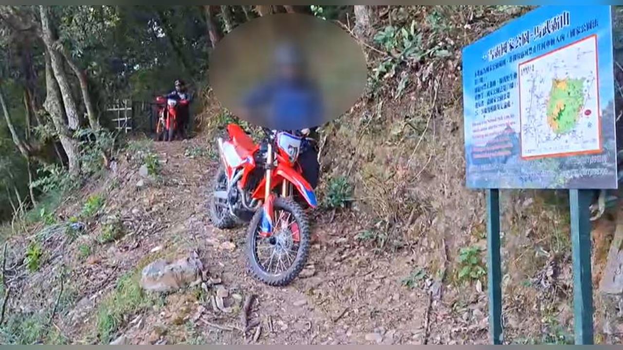 揪團騎越野機車！３男子闖馬武霸　警方出口堵人、當場開罰