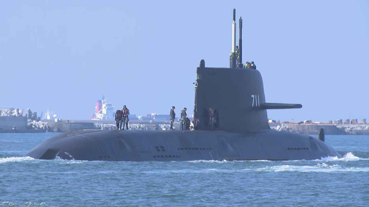 海鯤號第24次出海測試！　軍事迷獲贈「海鯤號鑰匙圈」