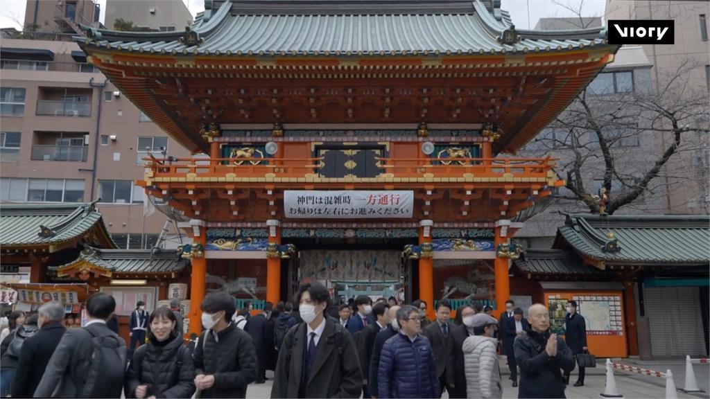 日本災難頻傳　上班族新年開工到神社參拜求好運