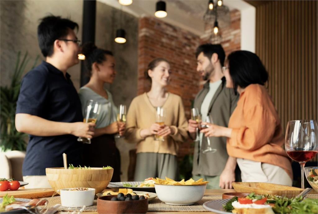 尾牙抽中1萬卻「被逼請客」 上班族怒問:不請就是小氣?