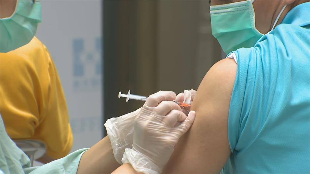 AZ疫苗33萬青年預約完成　高端6日前隨到隨打