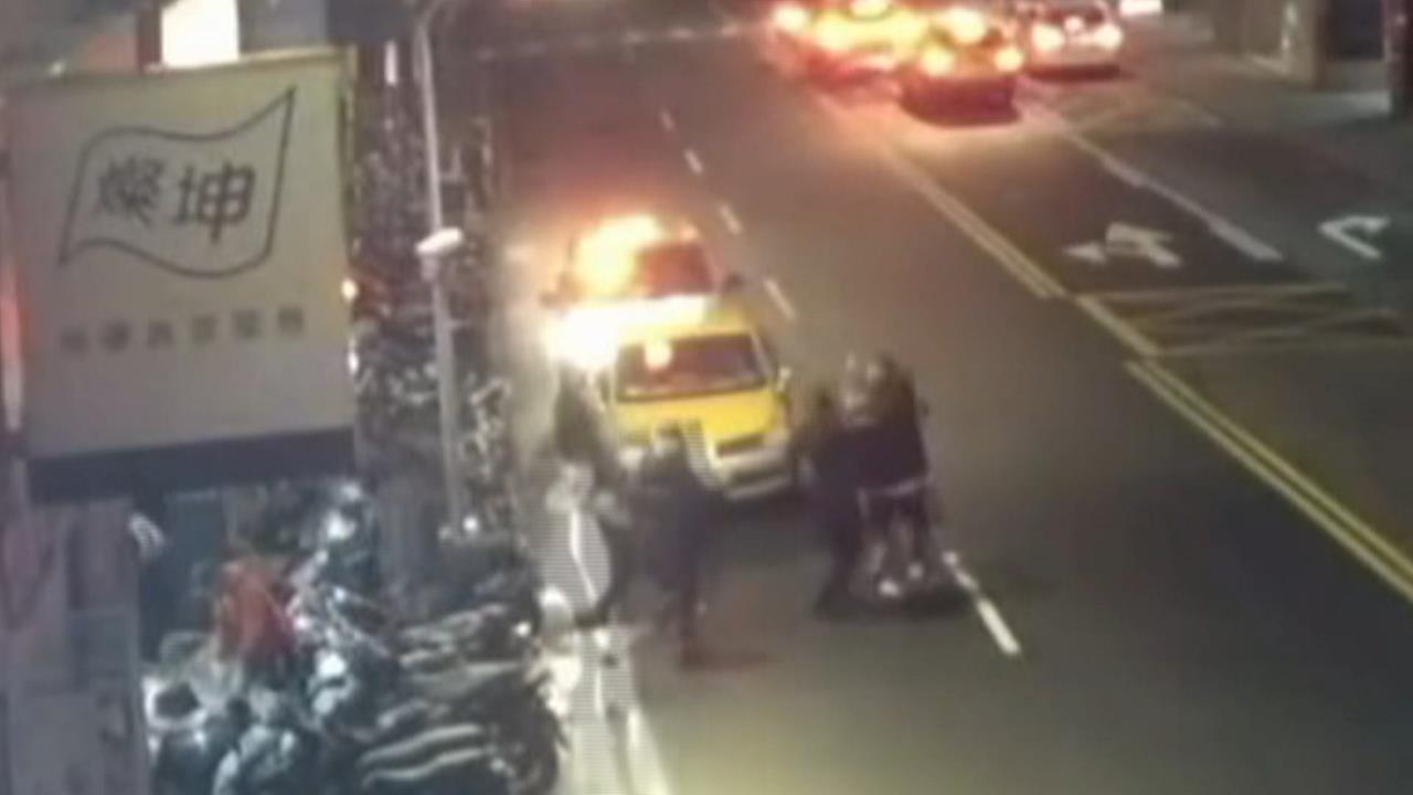 中和KTV外大打出手　"等車等到吵架"兩派人馬衝突互毆