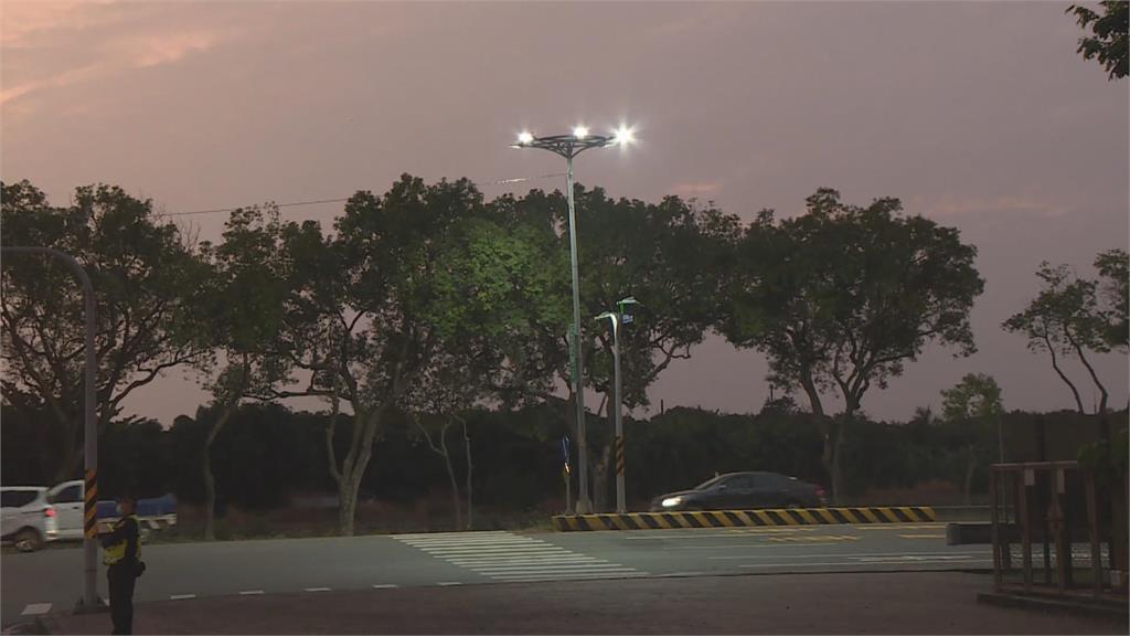 黃偉哲親視察　台南市路燈將逐步汰換　節能減碳、增加行的安全