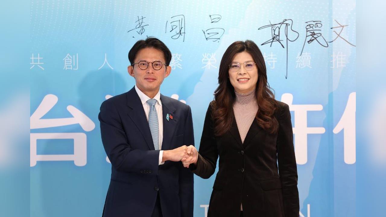 快新聞／藍白發布共同願景！黃國昌慷慨陳詞ING　鄭麗文狂翻自己著作