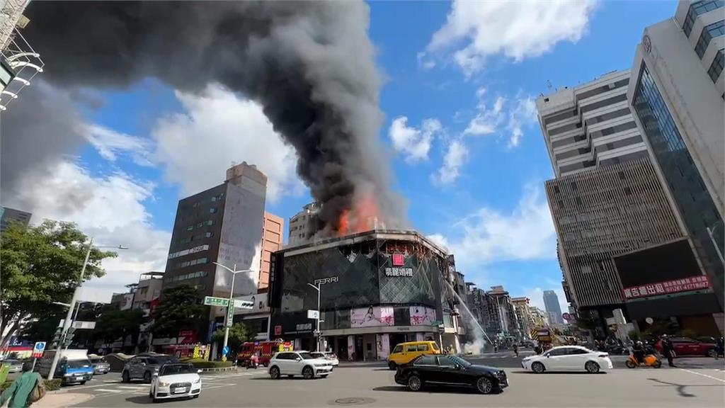 高雄知名婚紗店火警　整棟建築數千件禮服、器材全燒光