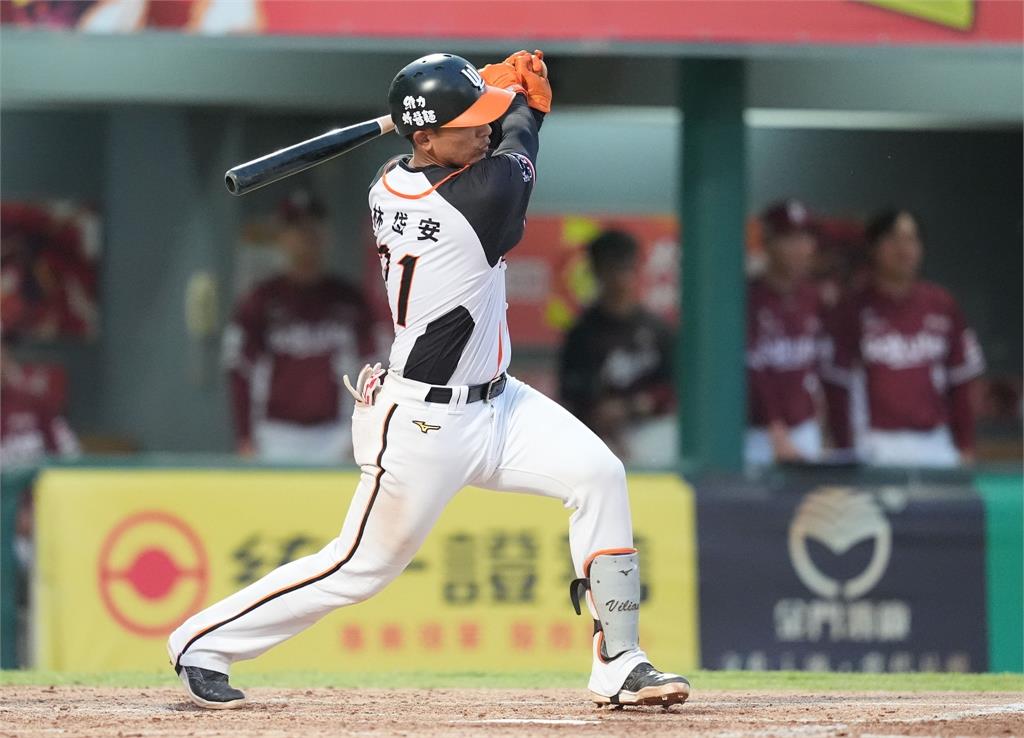 中職(影)／替補林岱安成贏球關鍵！獅隊5：2逆轉桃猿開季4連勝