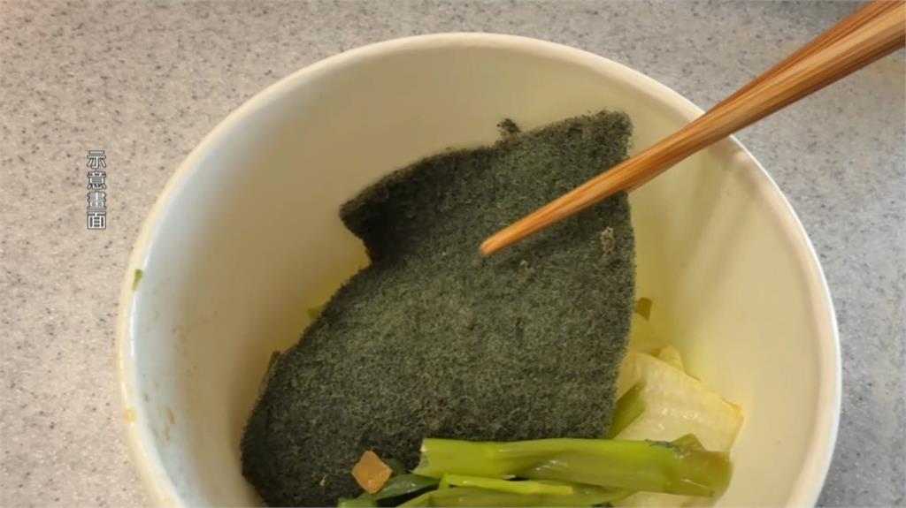被加菜？健身教練買滷味回家吃　　內含一塊菜瓜布瞬間沒食欲