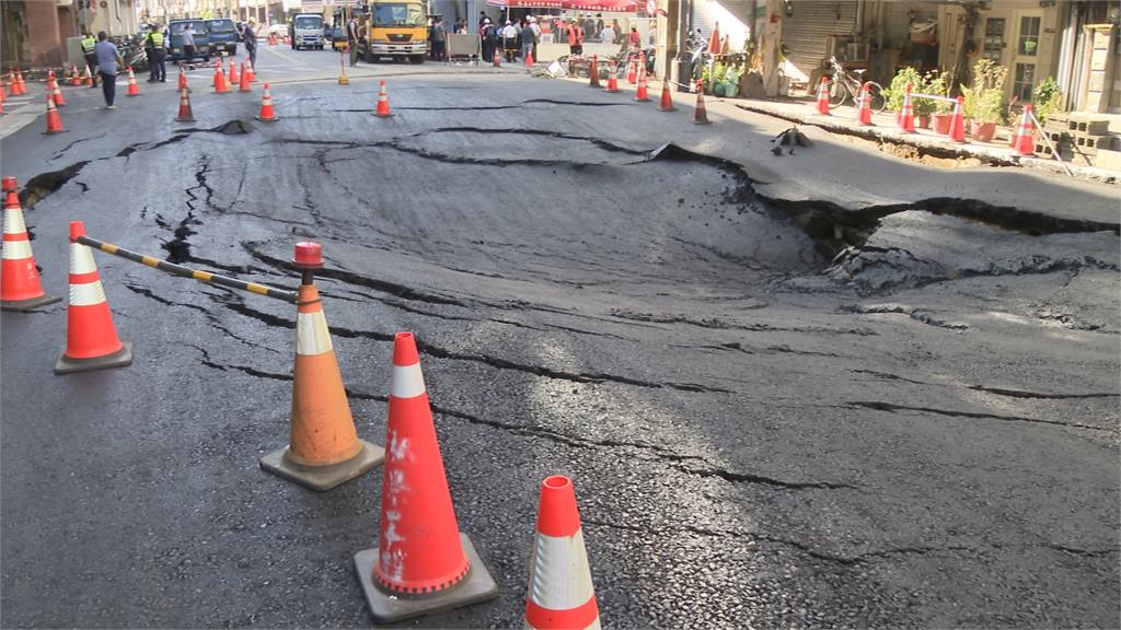 南京西路天坑回填混凝土　蔣萬安：預計週四就能搶通