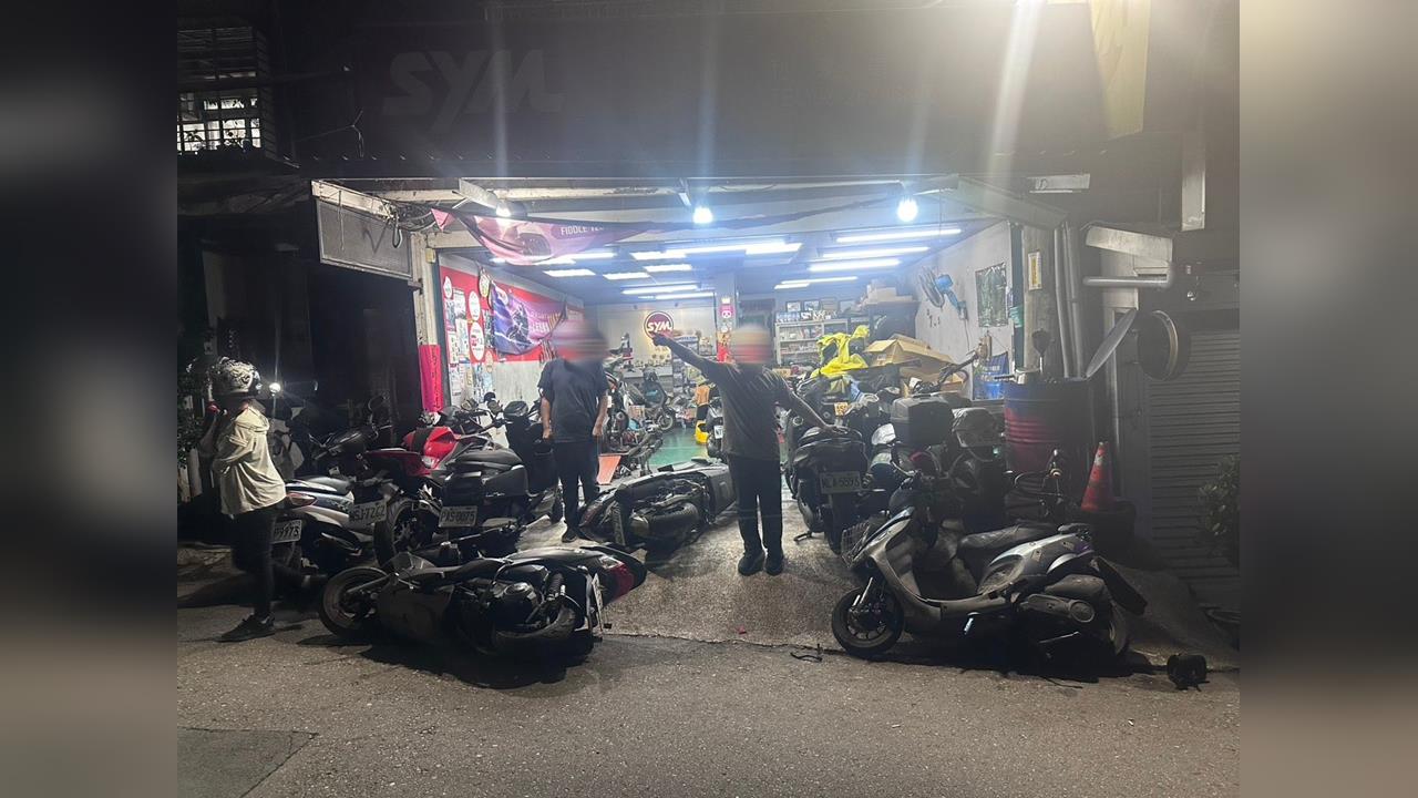 毒駕！林口警匪追逐起獲毒品　淡水逆向擦撞衝工地門被攔還裝傻