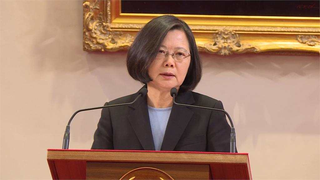 世界都在看！彭博社：台灣領導人賭上政治前途 推動指標性同婚法案