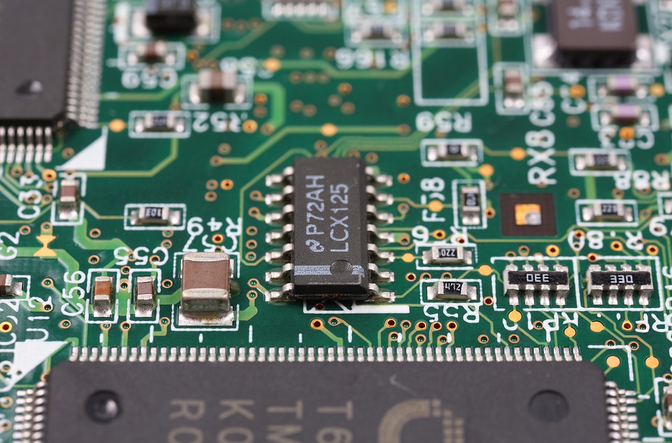AI推升PCB高速材料需求　挹注銅箔基板台廠