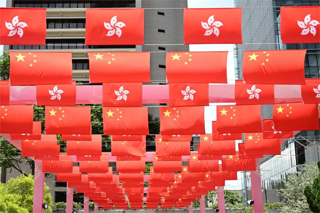 香港逾1200人參與愛國「再社會化」　反送中人士：警察只是暫時放過我