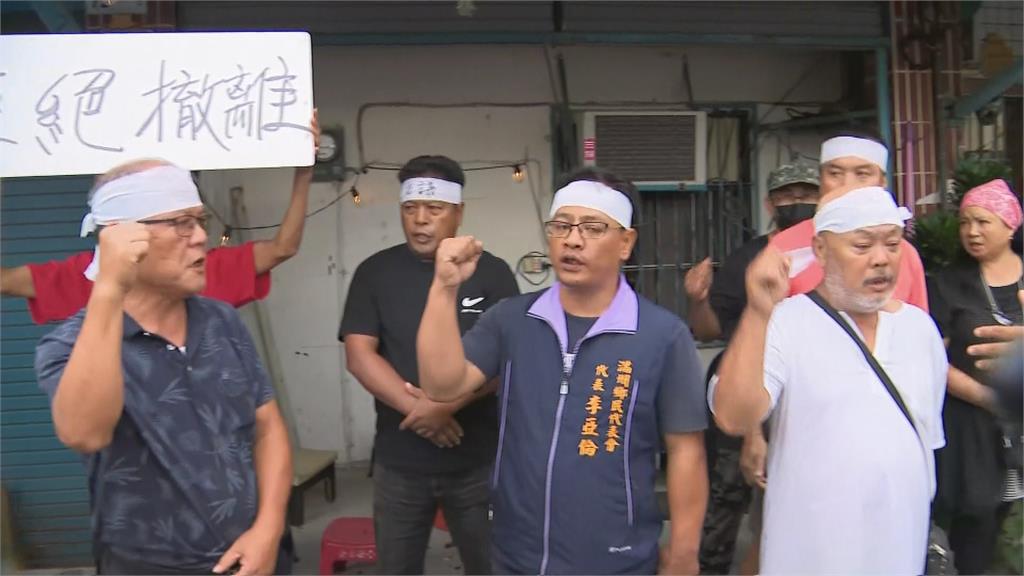 睡到一半...安置大禮堂屋頂被吹掀　長樂村社區居民控環境簡陋一度拒撤