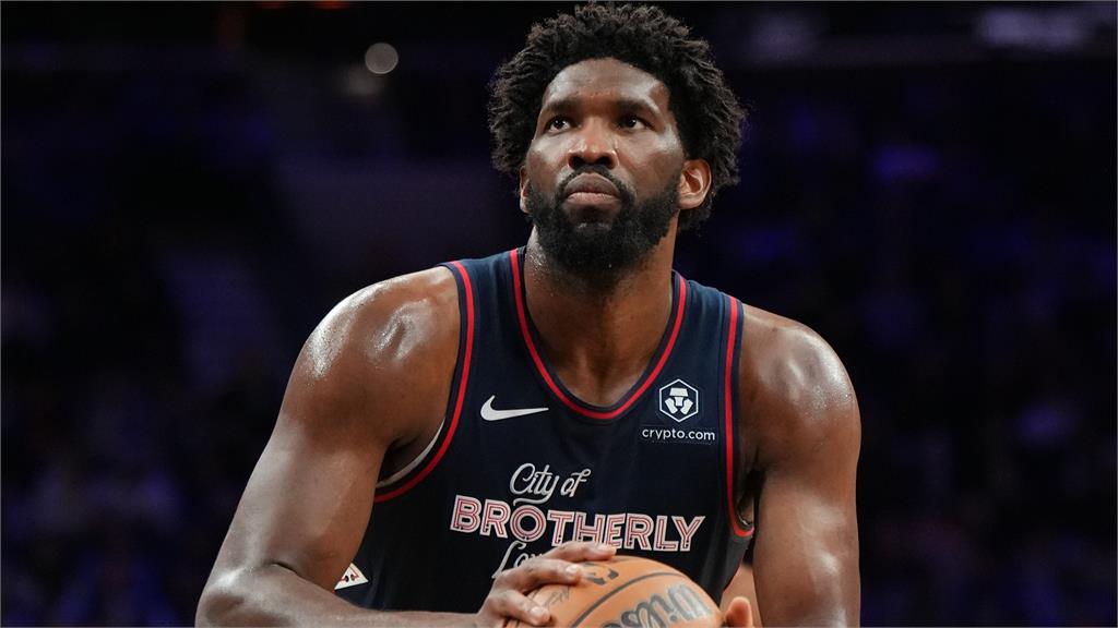 NBA(影)／76人當家中鋒「鉛筆」左膝確定動刀　預計能完全恢復展望來季