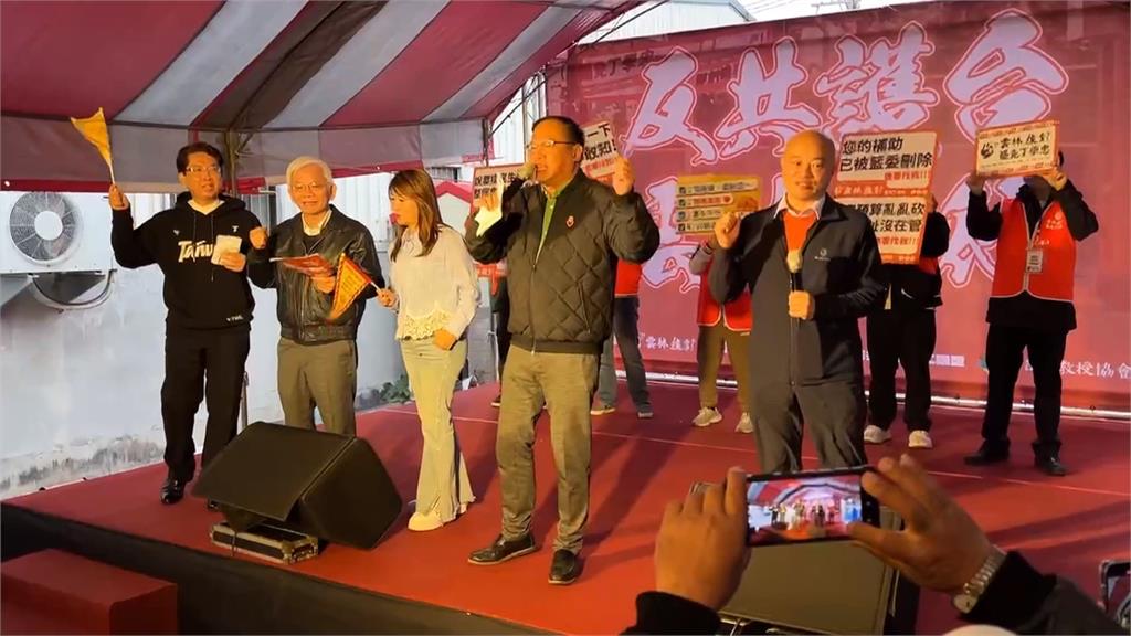 王義川台上高歌動員鄉親　盼雲林成功罷免丁學忠