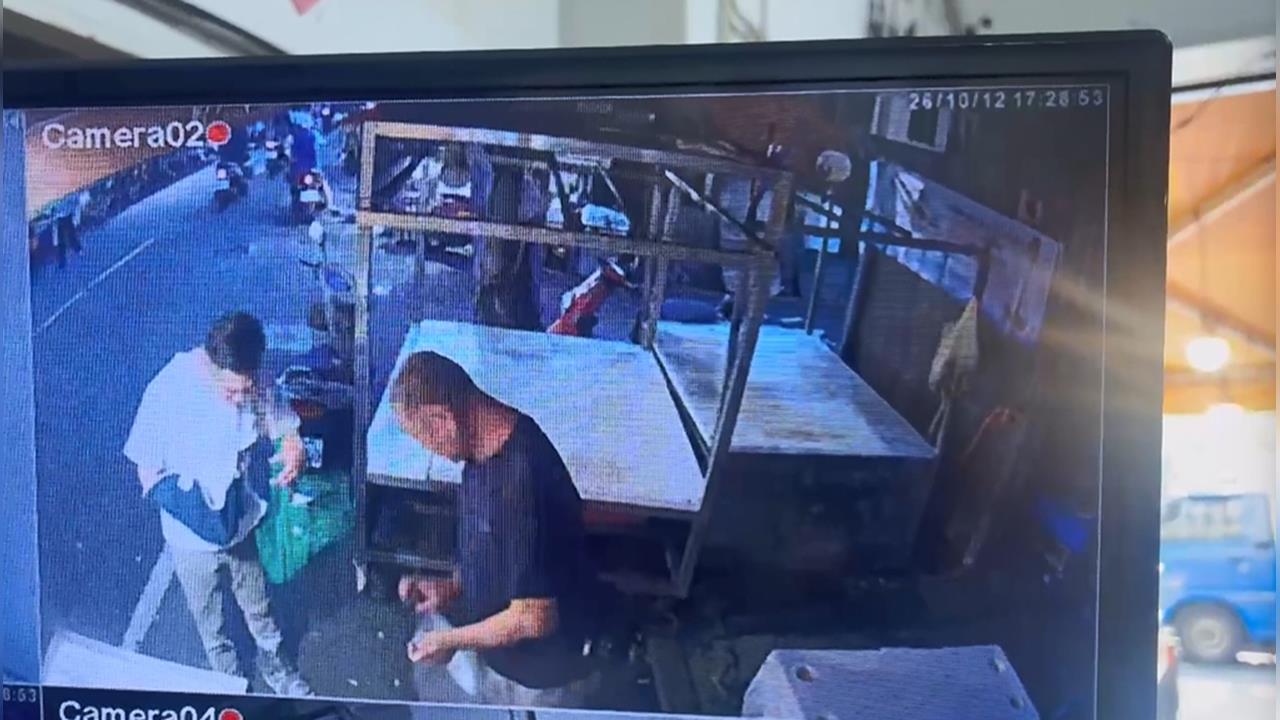 遭丟魚內臟「里長疑自導自演」　現身市場買魚內臟獨家畫面曝