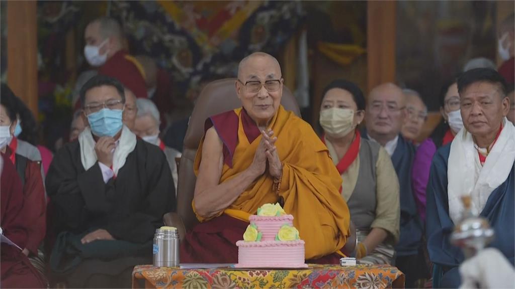 達賴喇嘛歡慶88歲大壽　數百人齊聚楚拉康寺祝壽