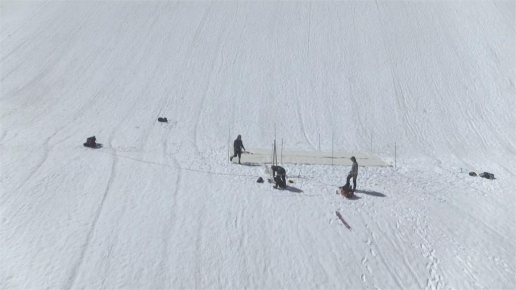 抗暖化危機　瑞典實驗幫冰河「蓋棉被」保冰