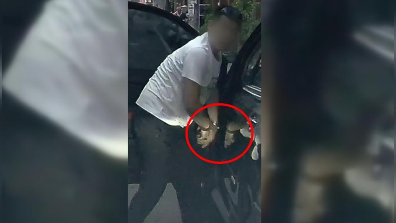 違停窄巷遭按喇叭！駕駛飆罵疑亮槍　車牌登記不符罪加一等