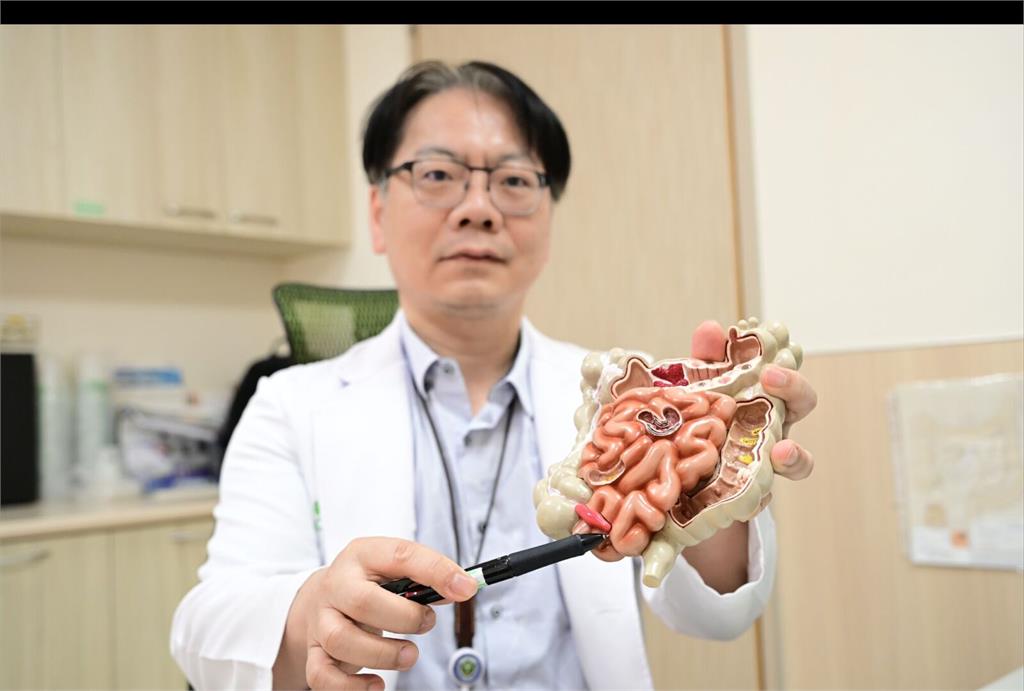 4旬婦車禍擦撞送醫   意外揪直腸長10公分大罕見「腸尾囊腫」！