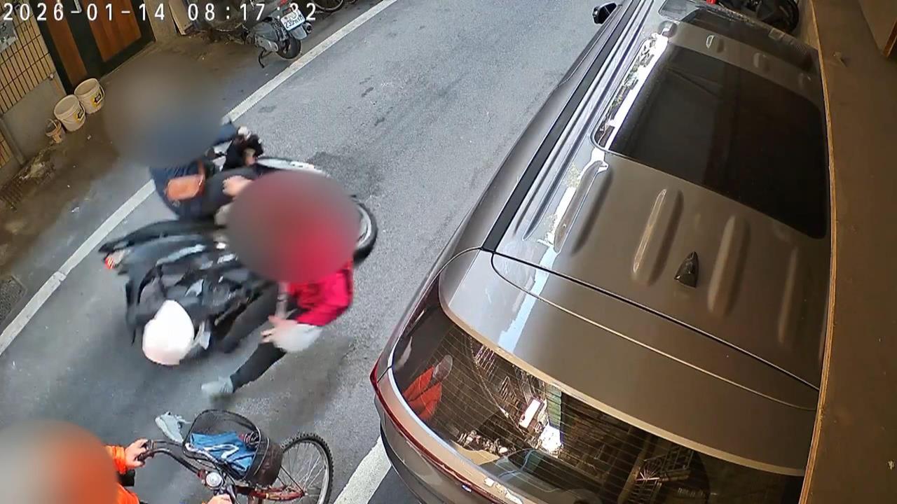 馬路聊天被撞飛婦「頭重創昏迷」　騎士稱：陽光太刺眼看不清