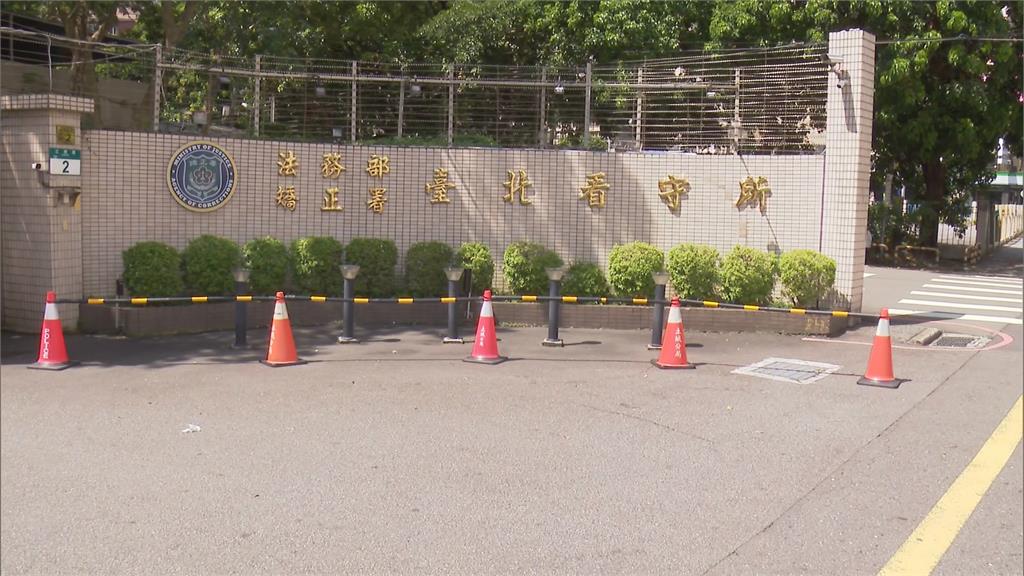 柯文哲羈押Day4　「金屬框眼鏡」被沒入　視線恐霧茫茫
