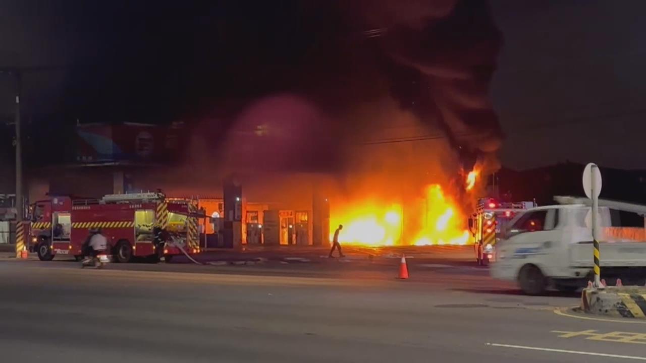 屏東加油站大火！疑電動機車充電釀禍？　站長嚴正駁斥：員工都騎油車